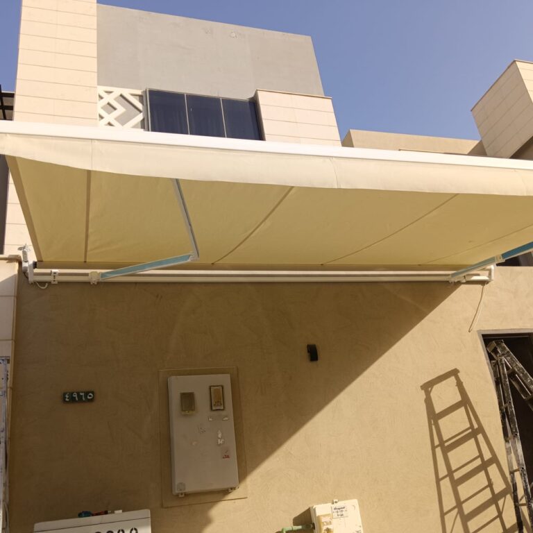 مظلات كهربائية متحركة