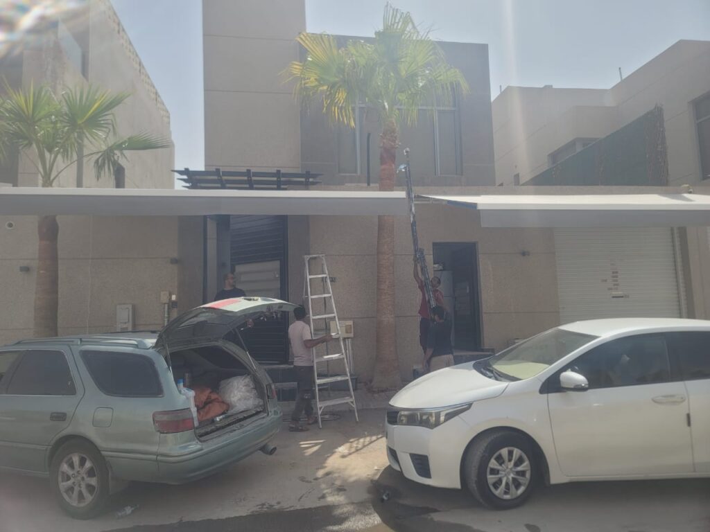 مظلات مواقف سيارات